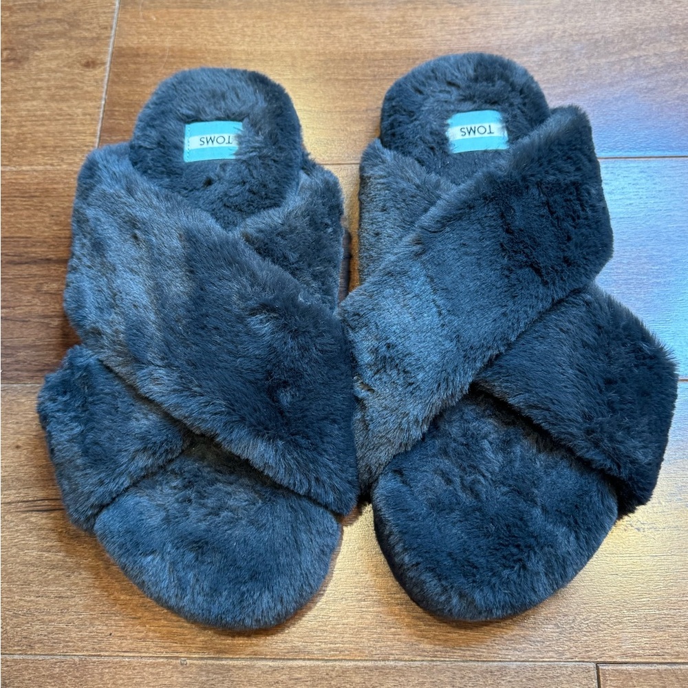 TOMS Women's Charcoal Gray Fuzzy Slippers